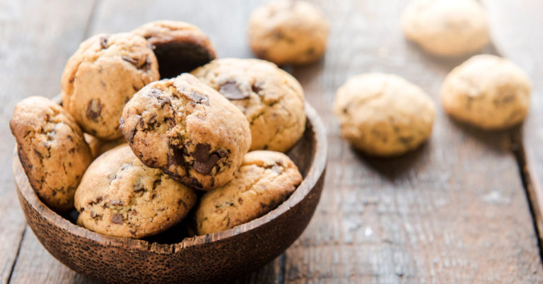 Mom Sends Son To School With This Lunch And 3 Mini Cookies Get Sent Home For Being “Unhealthy” - Featured image
