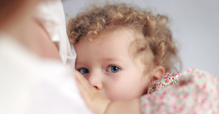 Mom Shamed Online For Breastfeeding Her Four-Year-Old Son - Featured image