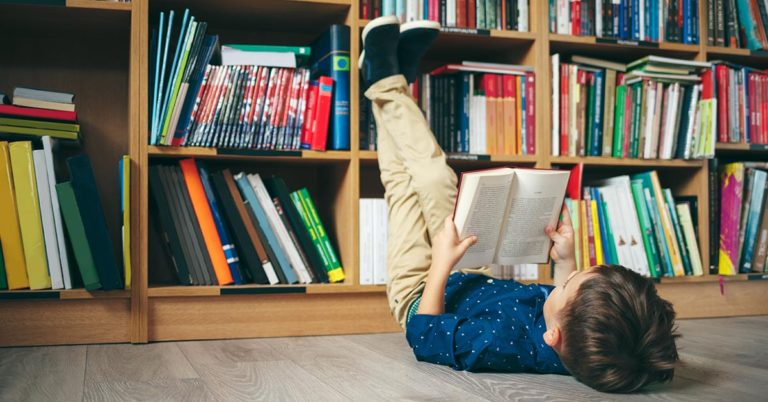 Dad Divides The Internet With His Tactic For Getting His Son To Read - Featured image
