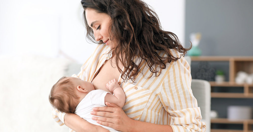 Midwives told to say ‘chestfeeding’ instead of ‘breastfeeding’ in gender-inclusive move - Featured image