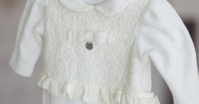 Bride Has Her Wedding Gown Cut Into 17 ‘Angel Gowns’ For Babies Lost Too Soon - Featured image