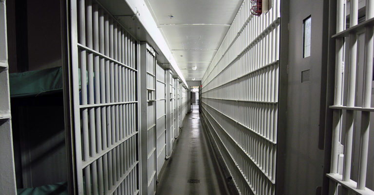 A Woman in Jail Says She Had to Chew Off Her Umbilical Cord After Giving Birth Alone - Featured image