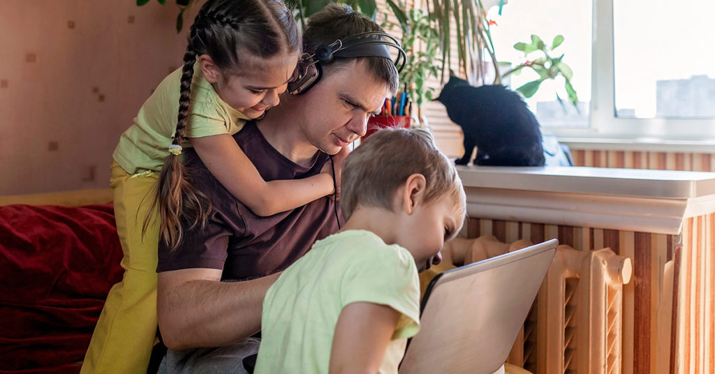 Dad Expects His Wife To ‘Shut The Kids Up’ While He Works - Featured image