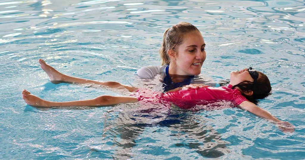 ‘So rude’: Mom’s crazy demands to stranger offering free swimming lessons - Featured image