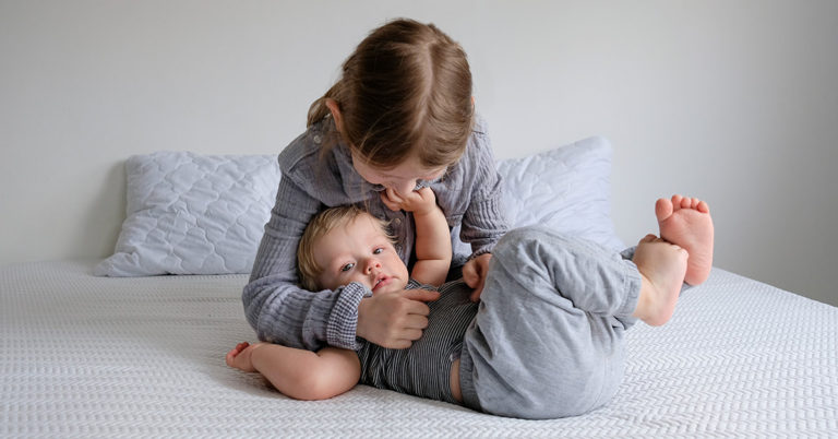 Couple ‘Pressured’ into 2nd Kid Wants to Put Baby Up for Adoption After Family Ghosts Them - Featured image