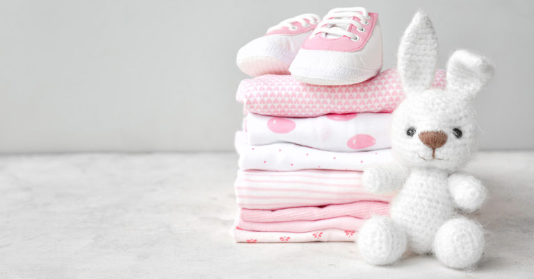 Mother expecting girl spends hundreds on pink accessories only to give birth to a BOY - Featured image