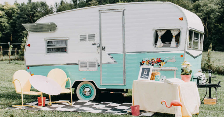 You Can Spend A Weekend Drinking Wine In Vintage Campers At This Charming Vineyard - Featured image