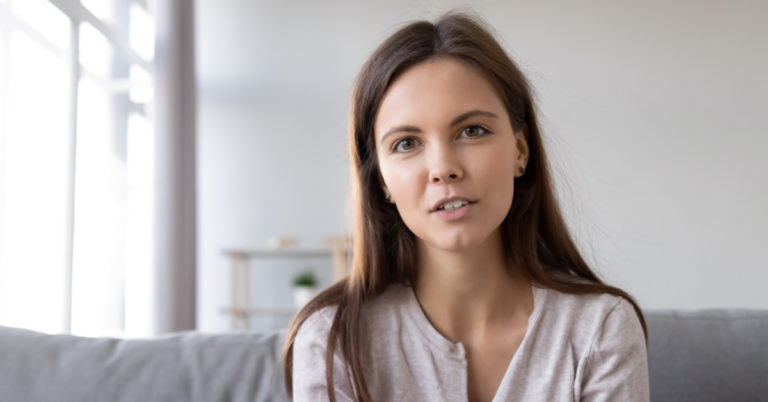 Mom Praised After Explaining Why She Never Makes Daughter Hug Her Grandparents - Featured image