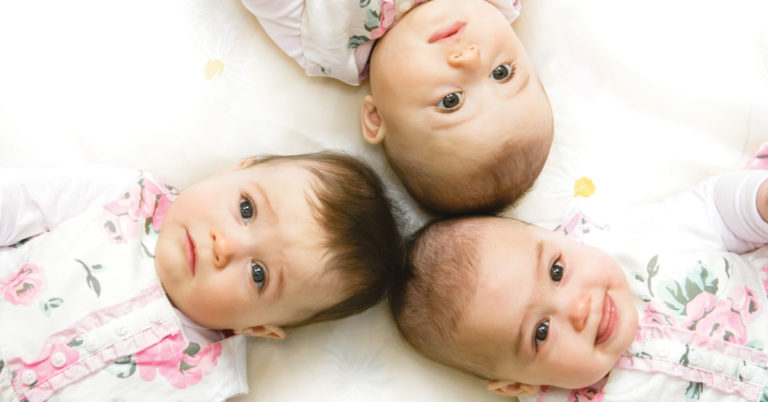 Mom gave birth to identical triplets – The chances of it happening was as high as 1 in 200 million - Featured image