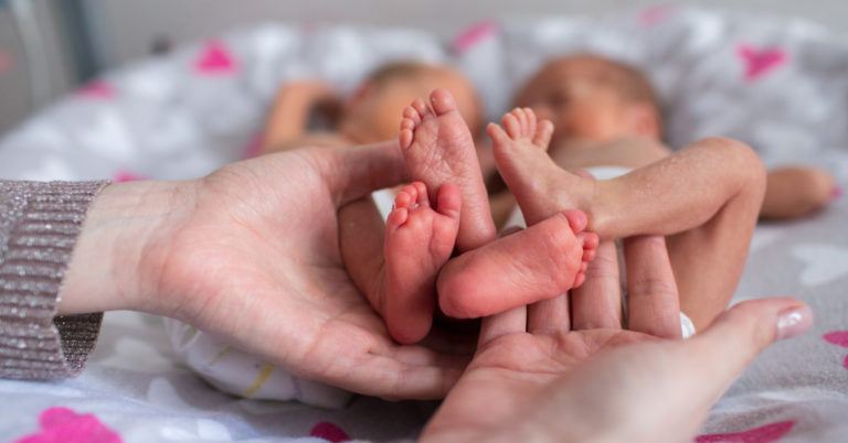 Mother who didn’t know she was pregnant has twins - Featured image