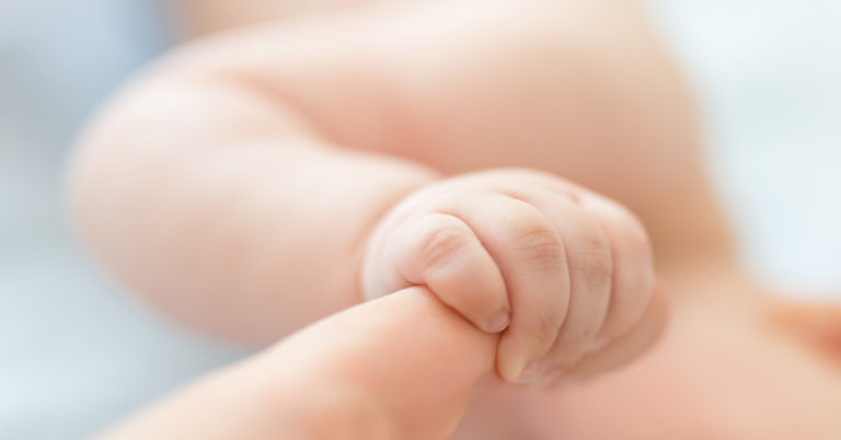 Nurse Adopted a NICU Preemie Who Didn’t Have a Single Visitor For 5 Months - Featured image