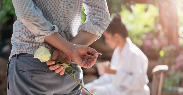 Man Spends almost $20,000 On Engagement Ring But Fiancée Doesn’t Think It’s Good Enough - Featured image