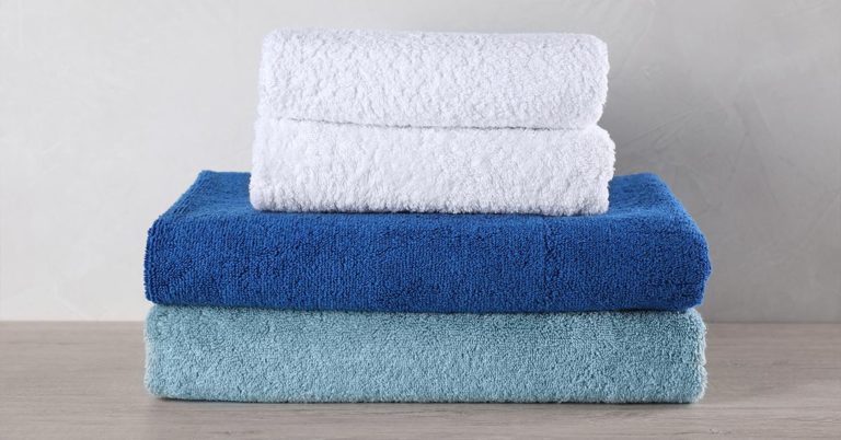 People Online Can’t Agree On The Correct Way To Fold Towels - Featured image