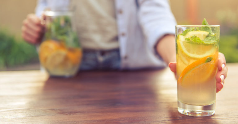 Girl’s lemonade stand raises $1,000 for animal shelter in memory of her dog - Featured image