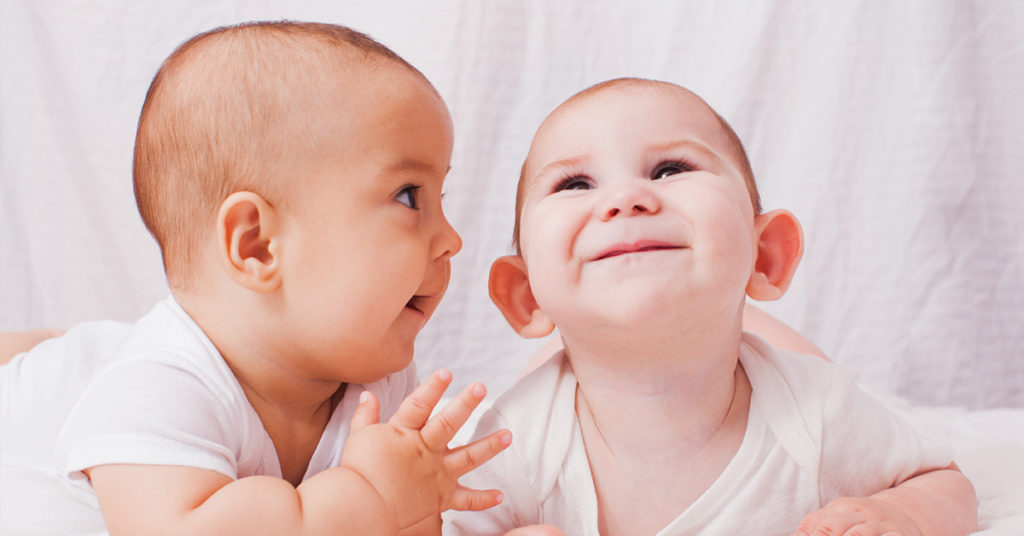 Doting Dad Catches Adorable Twin Babies Engaged In The Sweetest Conversation With Each Other - Featured image