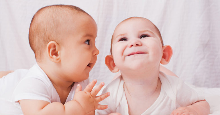 Doting Dad Catches Adorable Twin Babies Engaged In The Sweetest Conversation With Each Other - Featured image