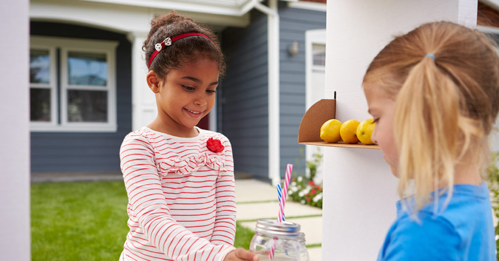 Touching Story: 3-year-old used lemonade stand profits to buy diapers for mothers in need - Featured image
