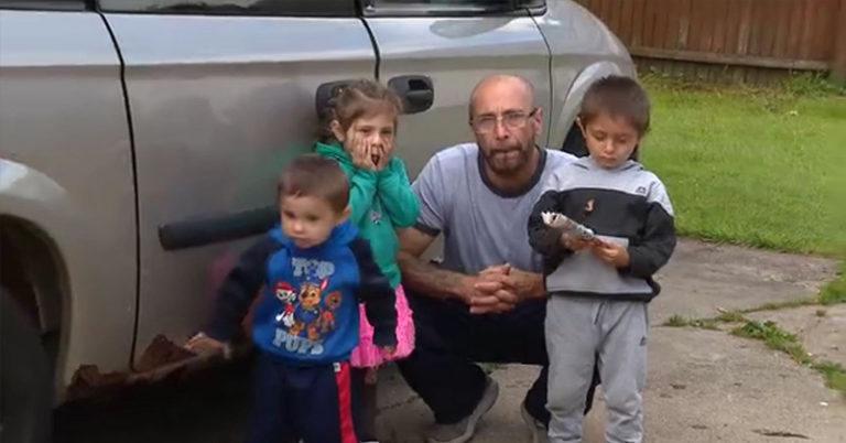 This Homeless Father of Five Can’t Find a Shelter Currently Taking Men with Children - Featured image