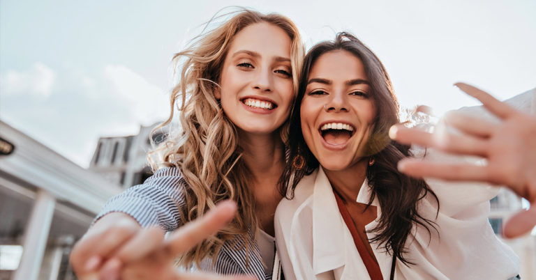 Study Says Close Friends Actually Share The Same Brain Patterns - Featured image