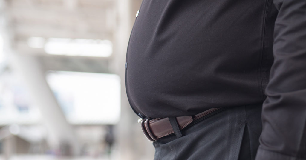 One Woman Wants To Know Why The Dad Bod Is Celebrated But The ‘Mom Bod’ Is Shamed - Featured image