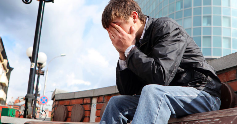 Man Shames Guy For Carrying Sick Daughter, Dad’s Reply Leaves Him Sobbing - Featured image