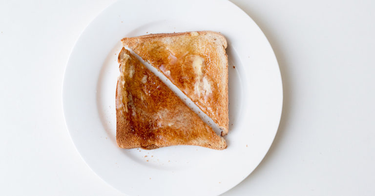 A Heated Debate Over The Correct Way To Cut Toast Divides People Online - Featured image