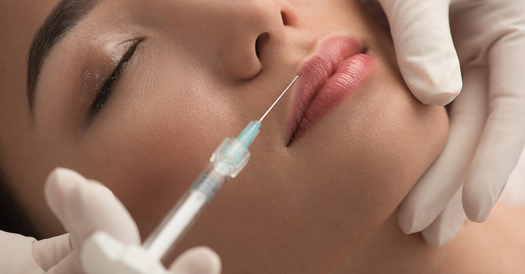 Meet The Mom And Daughter Who Are Addicted To Plastic Surgery - Featured image