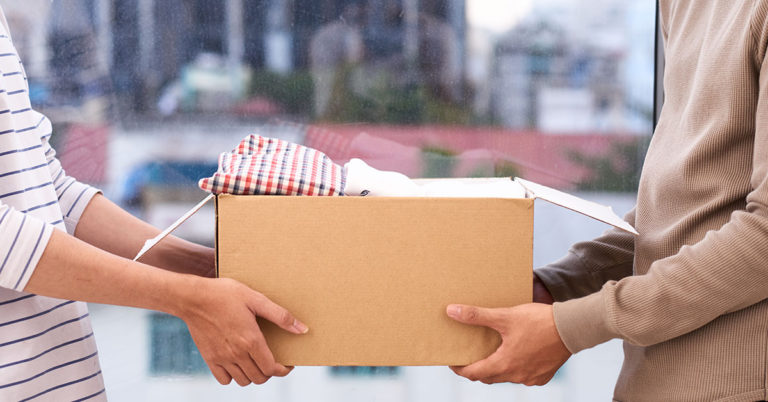 Stranger Gives Pregnant Woman Life-Changing Donation after Asking the Name of Her Unborn Son - Featured image