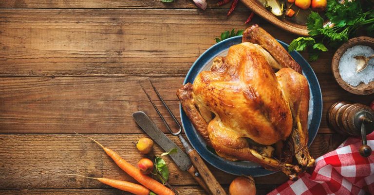 Grandma and man she mistakenly texted to spend seventh Thanksgiving together - Featured image