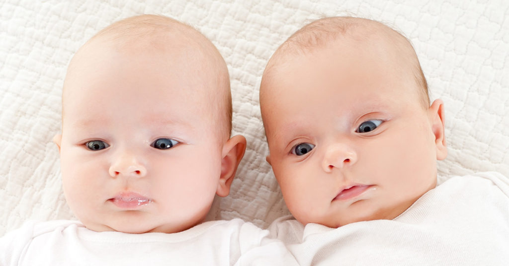 Identical Twin Sisters Give Birth To Sons On Same Day At The Same Hospital - Featured image