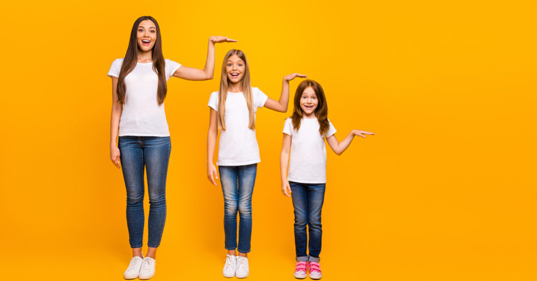 Mom gives birth to 3 girls on the same day exactly 3 years apart - Featured image