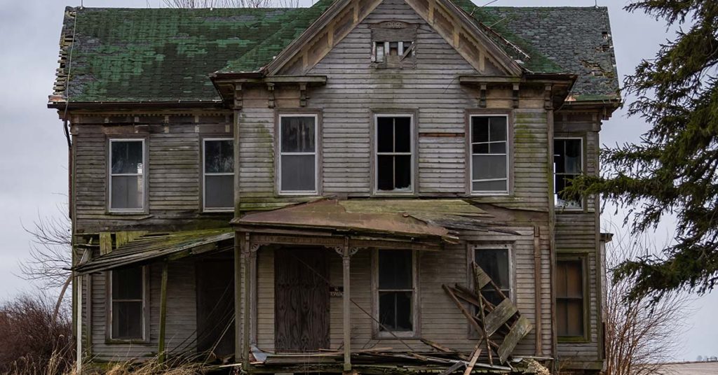 Rich Woman Learns Her 10-Year-Old Daughter Goes to Abandoned Building Every Day after School — a Short Story - Featured image