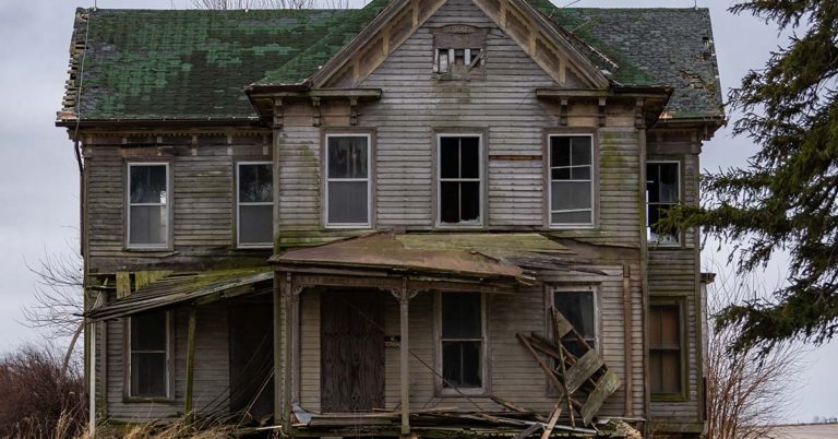 Rich Woman Learns Her 10-Year-Old Daughter Goes to Abandoned Building Every Day after School — a Short Story - Featured image