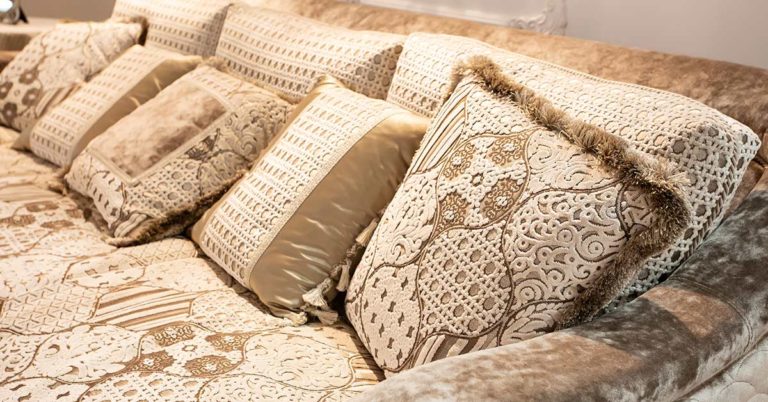 Poor Woman Nurses Sick Grandmother, Inherits Her Old Couch after She Dies – a Short Story - Featured image