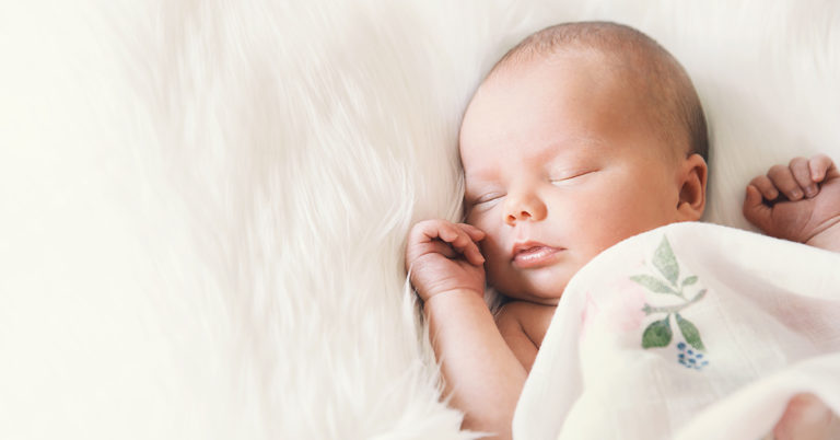 Woman’s son born by rare ‘mermaid birth’ in pool leaving midwives astounded - Featured image