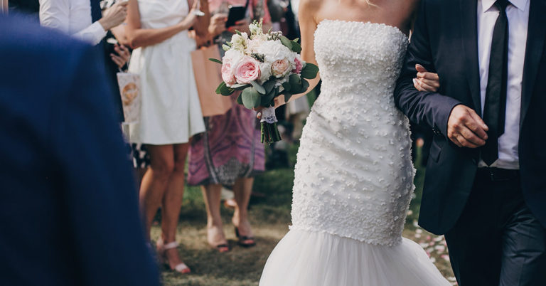 Dad Interrupts Wedding to Grab Daughter’s Stepdad So They Can Both Walk Her Down The Aisle - Featured image