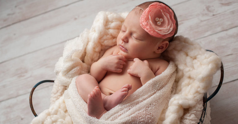 Husband Returns from Business Trip and Sees Newborn Baby on Table with Two Notes beside – a Short Story - Featured image