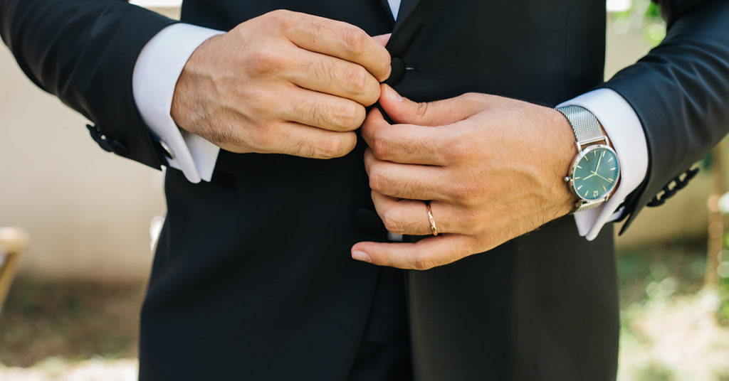 Woman Confused About Widower Still Wearing A Wedding Ring, Brings It Up During Lunch Break And Things Get Out Of Hand - Featured image