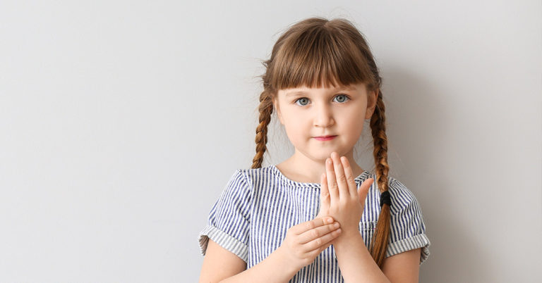 Little Girl Begs Mom To Shop Online So She Can Sign With Her Favorite Delivery Driver: ‘The World Needs Love Like This’ - Featured image