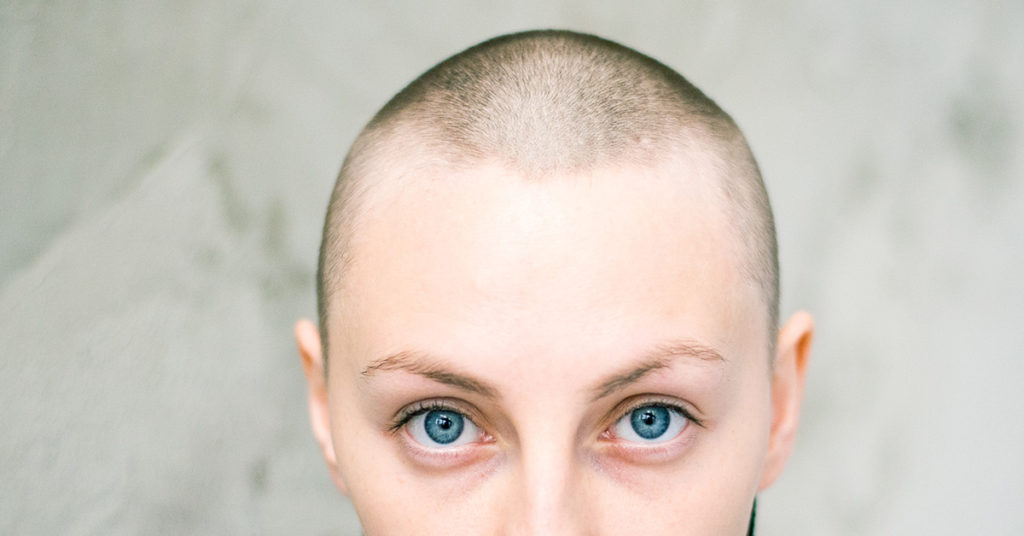 Dad Shaves His Daughter’s Hair for Bullying a Girl With Cancer and Pulling off Her Wig - Featured image