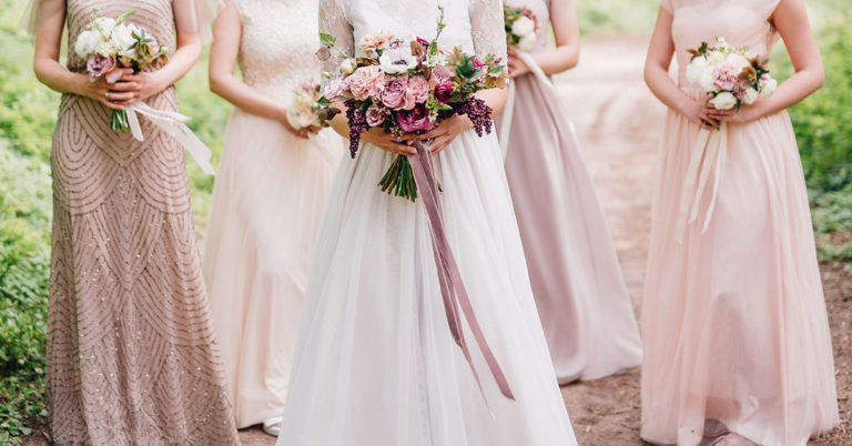 Bridesmaid Disinvited to Wedding ‘Cause She Looked Better than the Bride - Featured image
