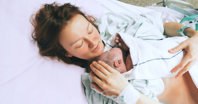 Mom Gives Birth to Son Moments Before Husband’s Death - Featured image