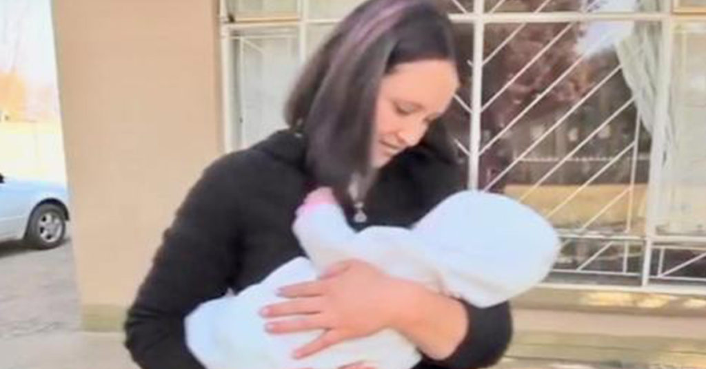 Mother Gives Birth To Son Only For Doc To Tell Her A Month Later She Had Actually Had A Baby Girl - Featured image