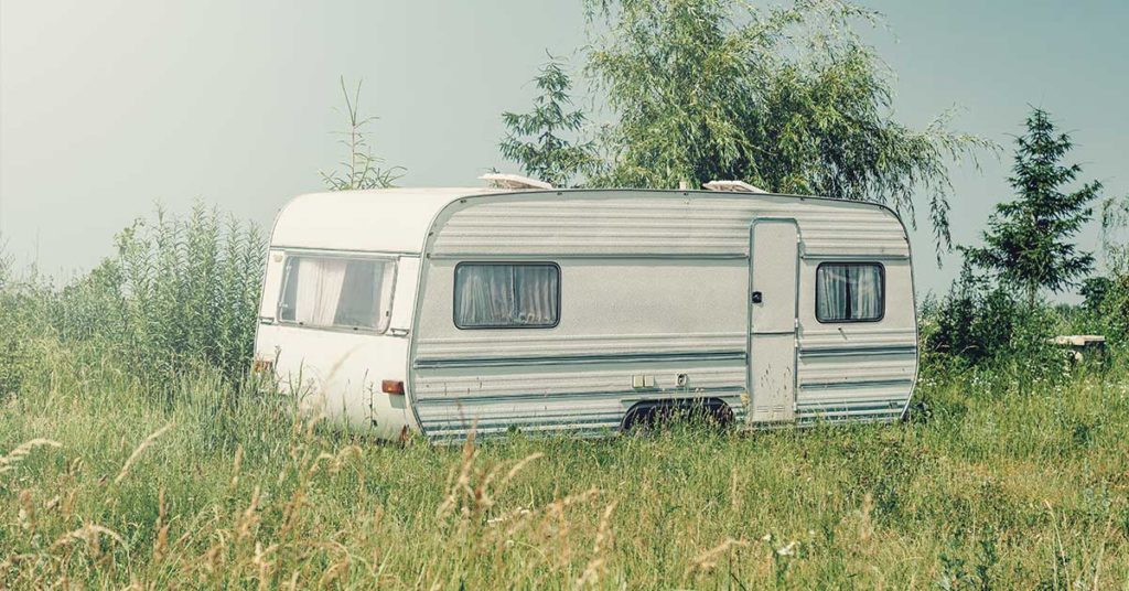 Old Widower Who Lived in Dirty Trailer Left $5.4M Inheritance to Lady Who Isn’t One of His 6 Children – a Short Story - Featured image