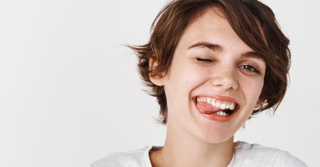 Illusion grid shirt takes unusual approach to solving flat-chested problems - Featured image