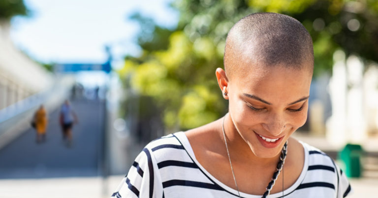 Bride kicks out cancer survivor from bridal party because she didn’t want “someone with a bald head” in the pictures - Featured image