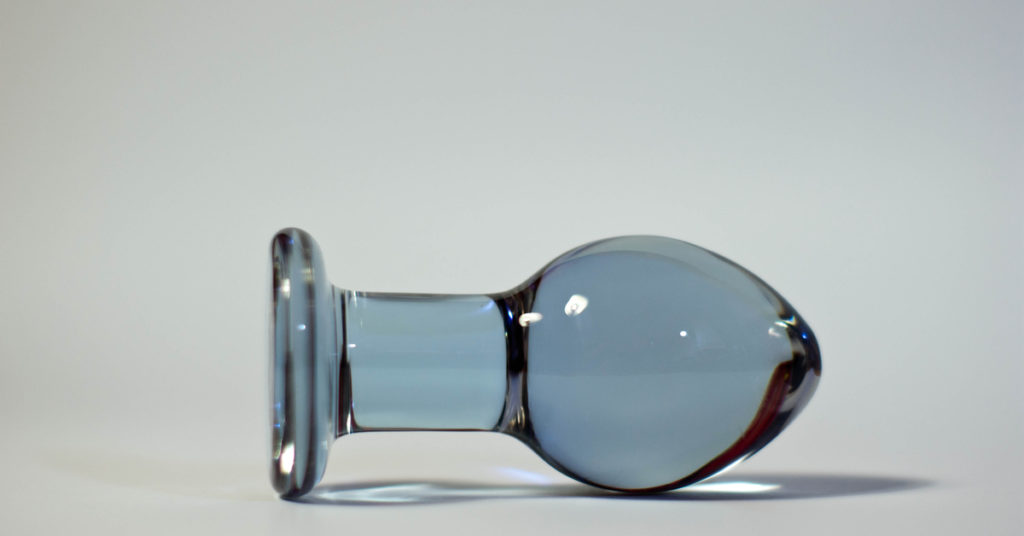 Unbelievable: 61-Year-Old Lady Seeking Advice on ‘Vintage Bottle Stopper’ Mortified To Find Out What It Really Was - Featured image