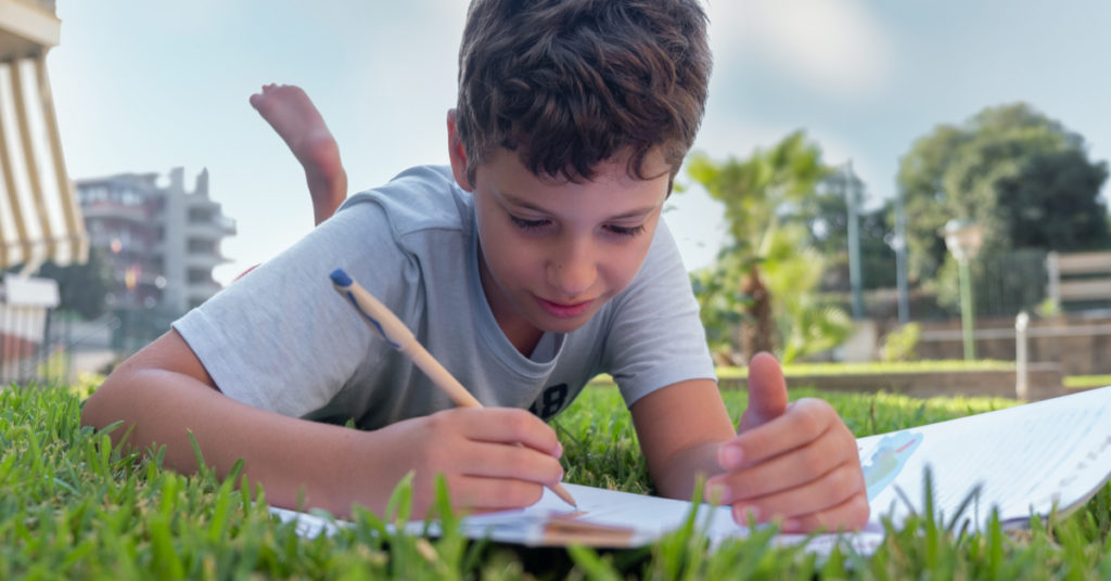 Woman Often Sees Boy Studying at the Playground until Nighttime and Decides to Approach Him – a Short Story - Featured image