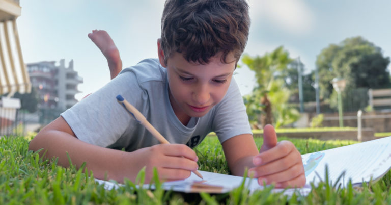 Woman Often Sees Boy Studying at the Playground until Nighttime and Decides to Approach Him – a Short Story - Featured image