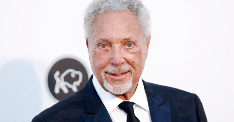 Tom Jones’ Former LA Mansion was Decorated by Wife of 59 Years – Her Last Wish Was to Move Out - Featured image